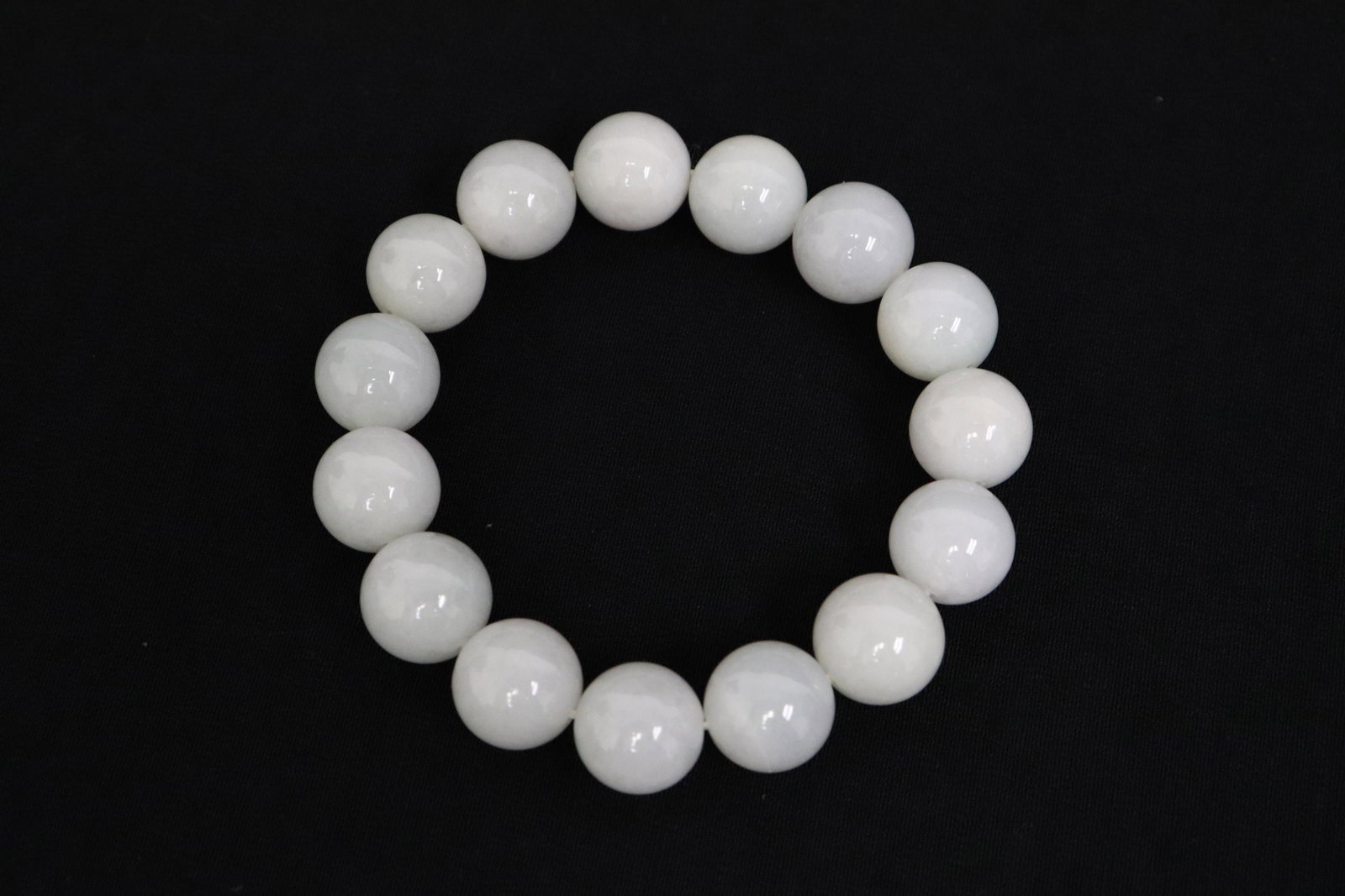 Chinese jadeite bead bracelet (1 of 8)