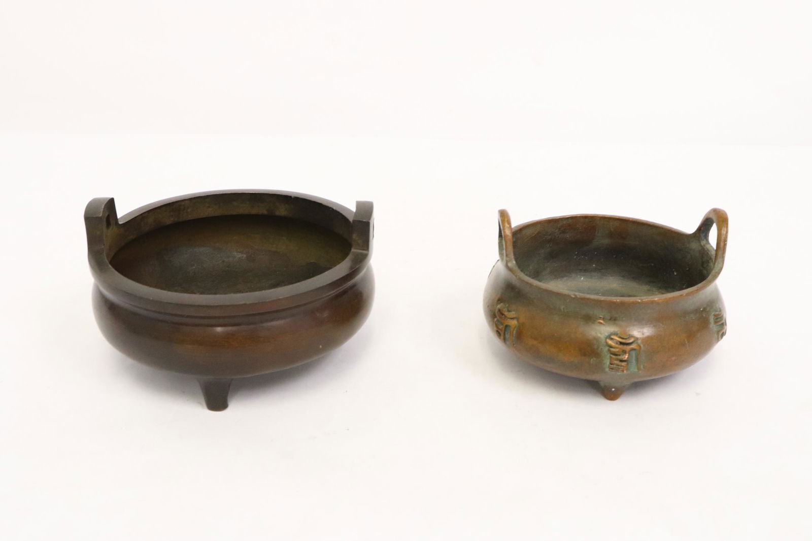 2 Chinese round bronze censers (1 of 11)