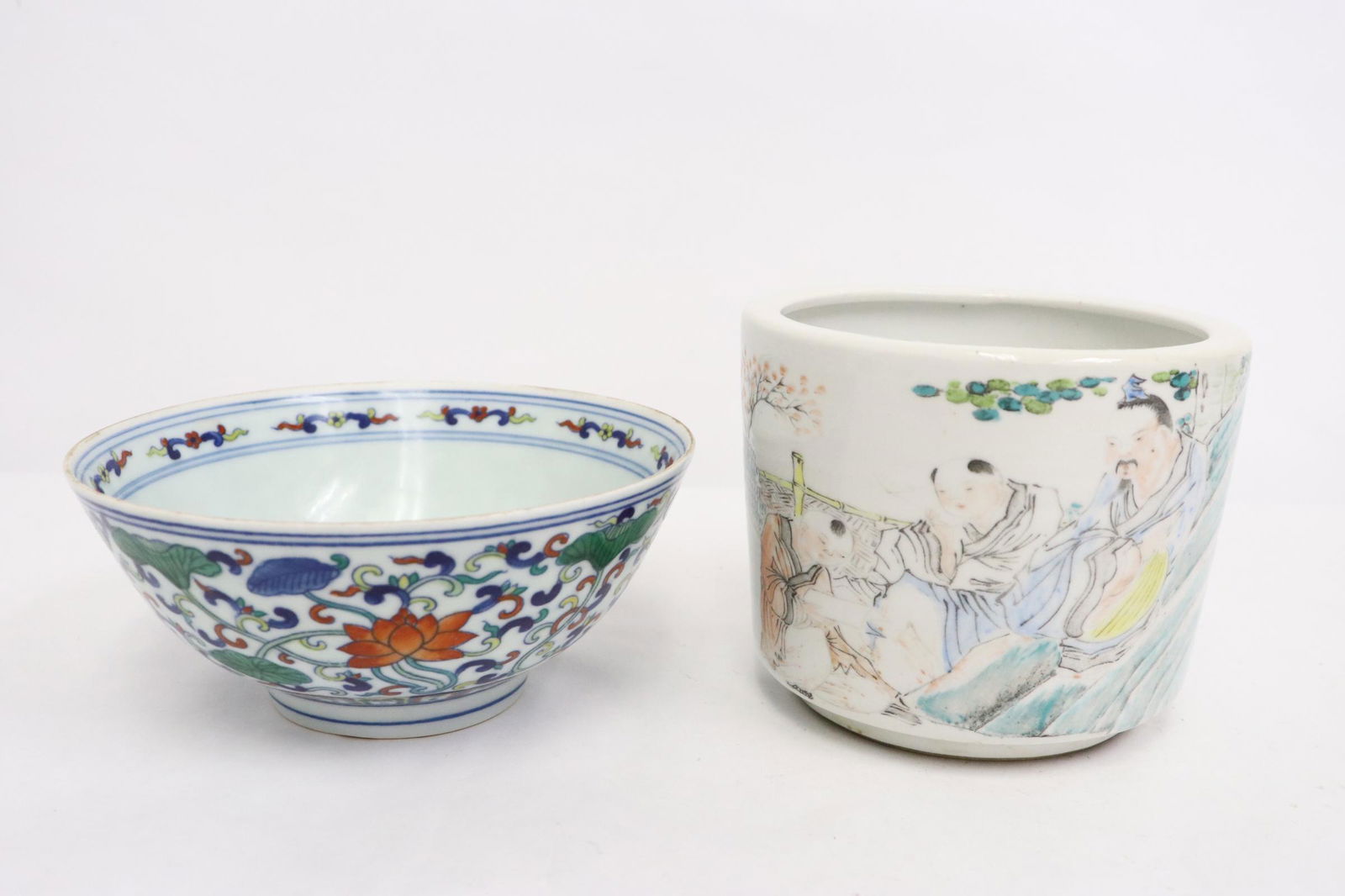 Chinese famille rose brush holder, & a wucai bowl (1 of 11)