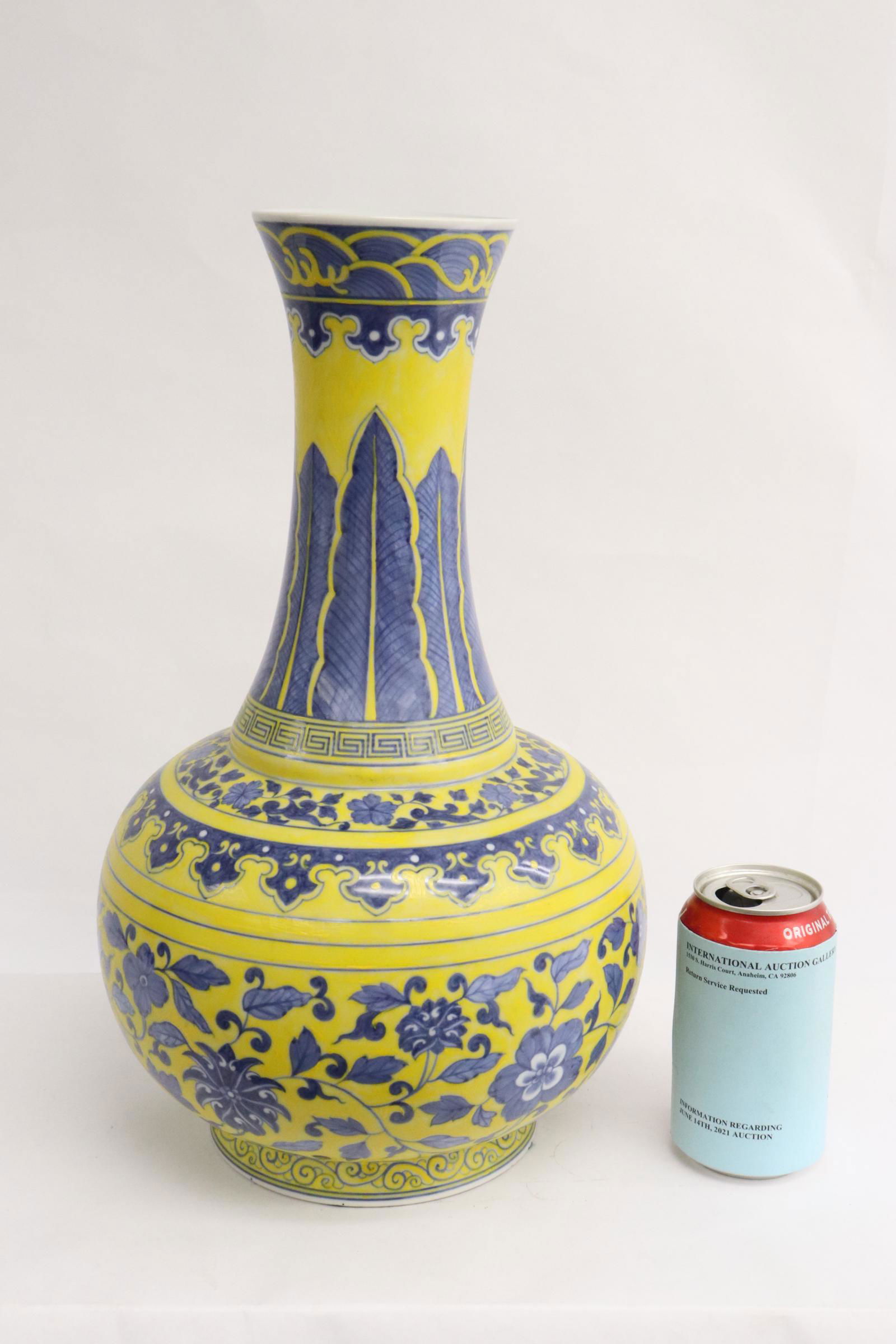 Chinese 19th/20th c. porcelain bottle vase (1 of 10)