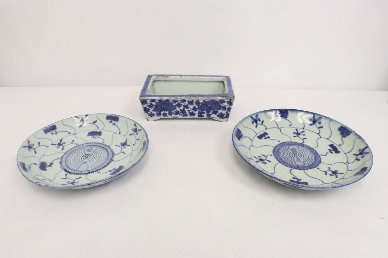 3 pieces: 3 pieces; 2 Chinese antique blue and white porcelain plates (1.38"Hx7.55"dia, 1.25"Hx6.8"dia) and a Chinese antique blue and white rectangular brush wash (edge flea bites, 2"Hx6.13"x3.9")