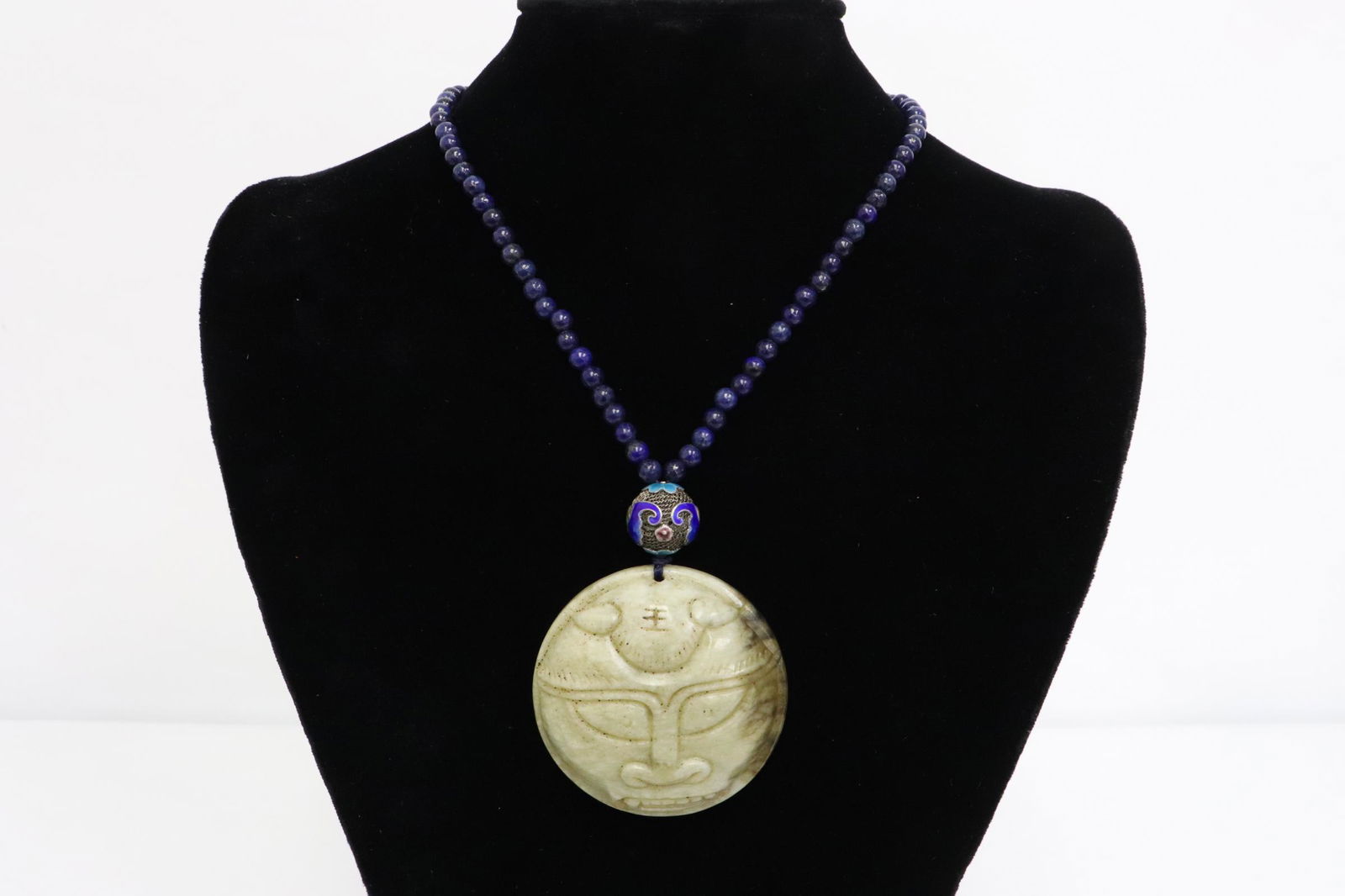 A jade carved ornament with lapis bead necklace (1 of 10)