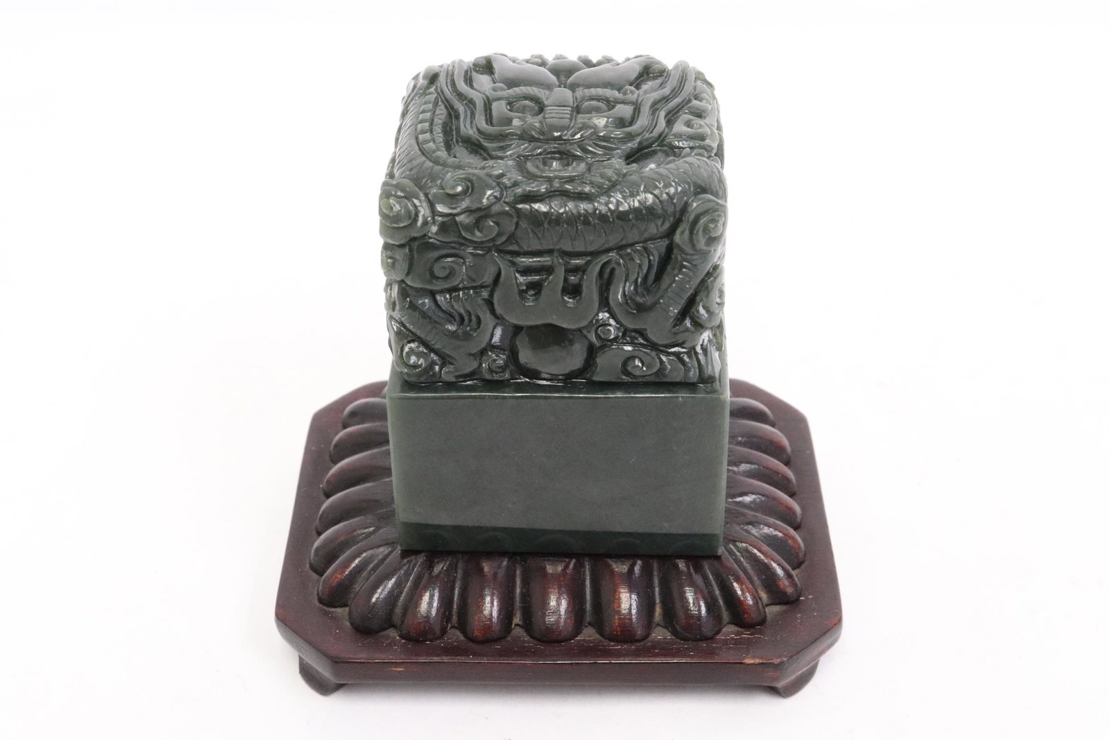 Very fine Chinese spinach jade carved seal (1 of 10)