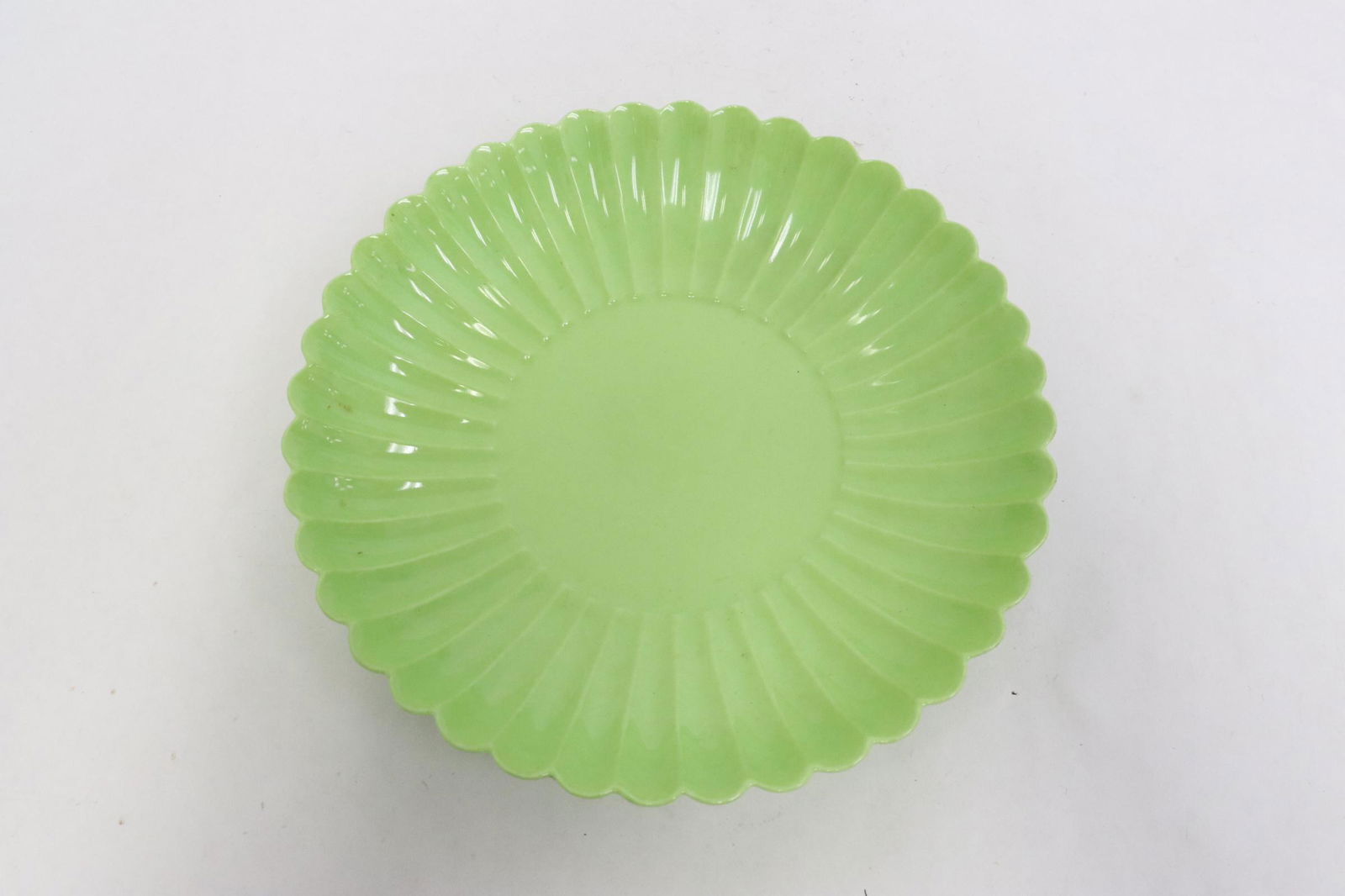 Chinese bright green glazed porcelain plate (1 of 9)