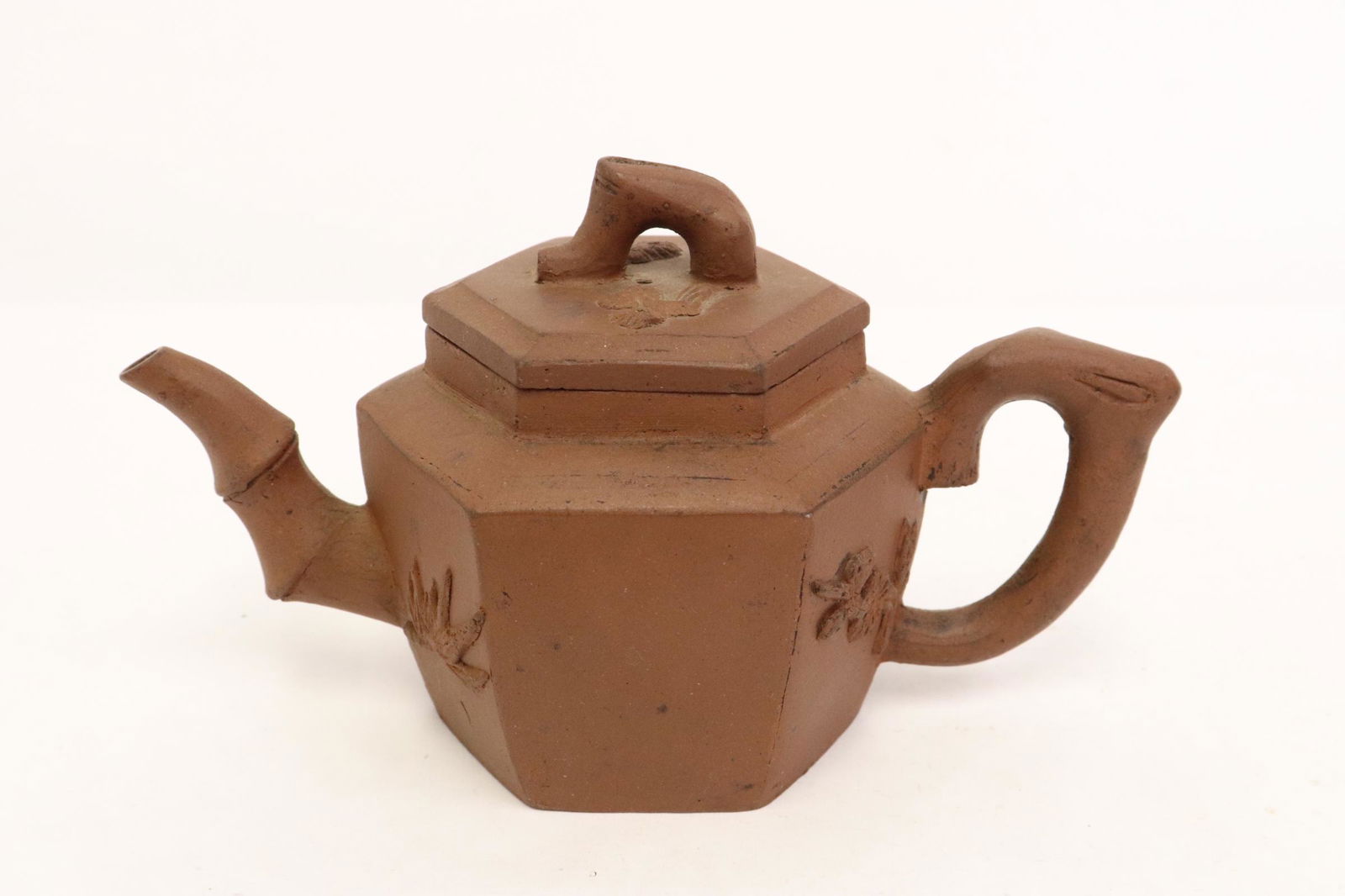 Chinese Yixing teapot, small chip (1 of 9)