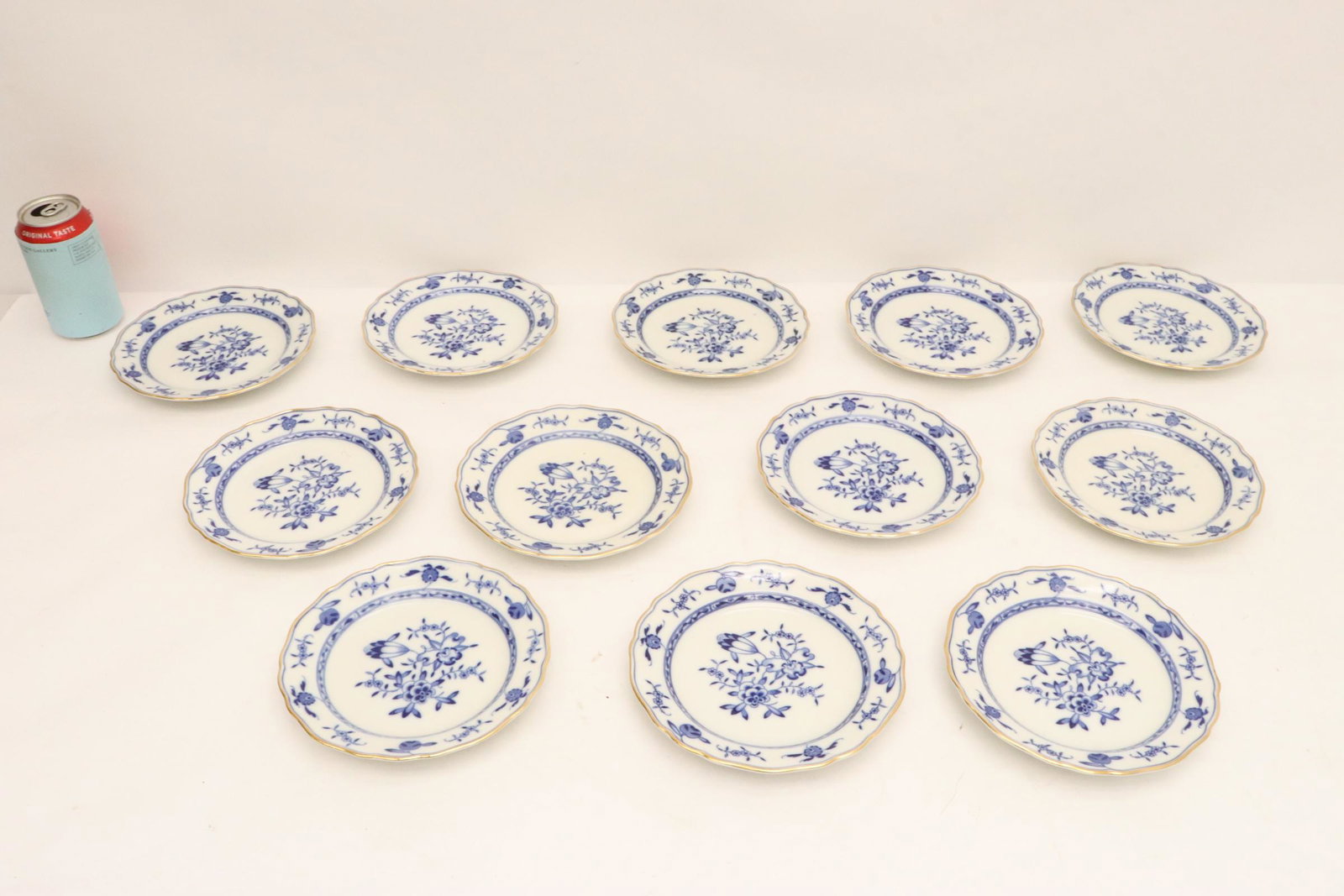 12 Meissen porcelain salad plates: 12 Meissen porcelain salad plates, 1"Hx7"dia