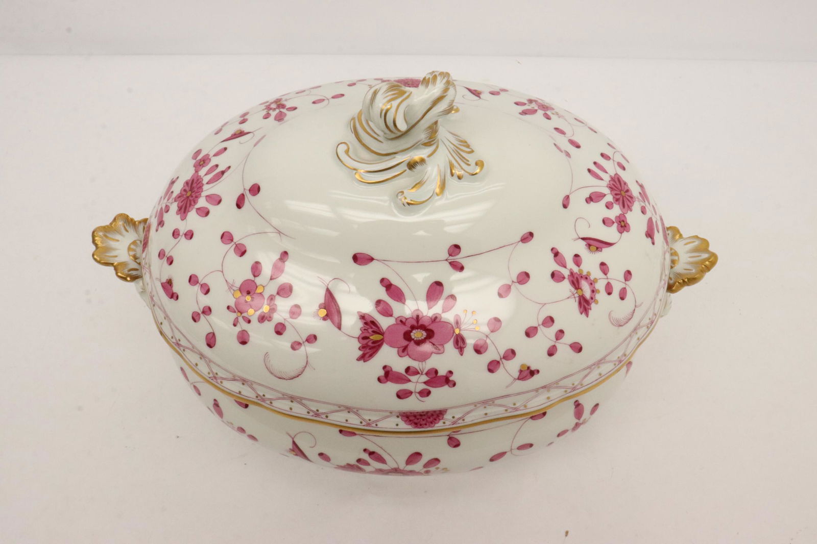 Large Meissen tureen (1 of 10)