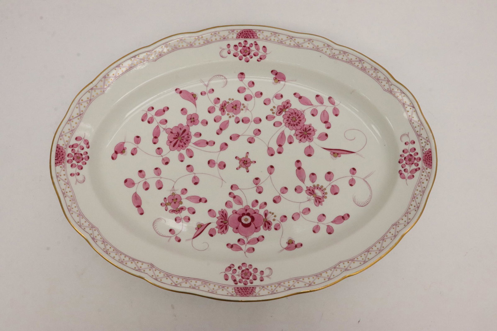 A massive Meissen oval porcelain platter: A massive Meissen oval porcelain platter, 2.2"Hx19.1"x11.35"