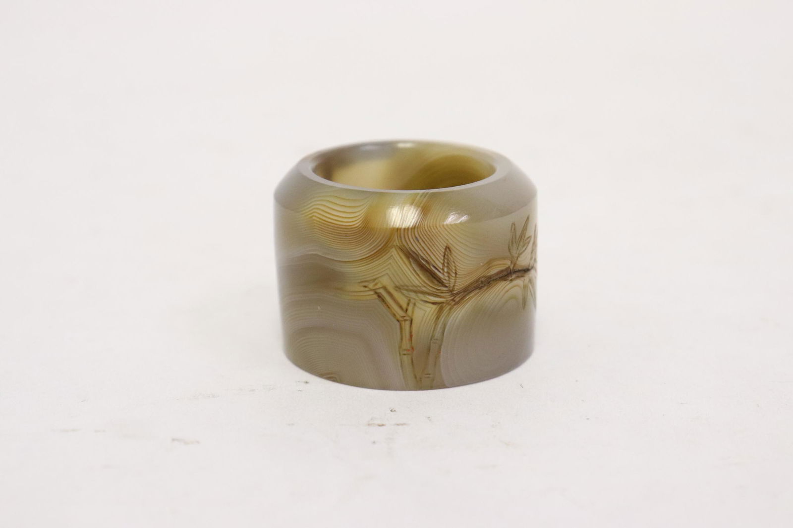 Chinese chalcedony agate archer's ring, 19th c. (1 of 10)