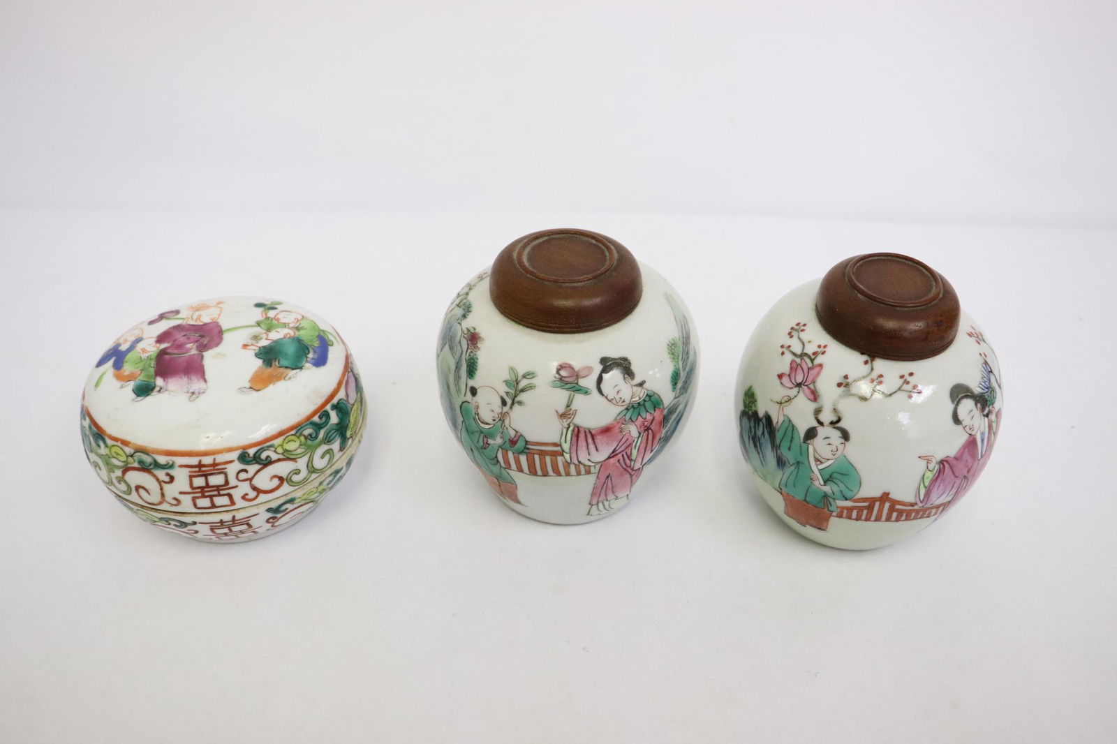 2 Chinese vintage famille rose jars, & a covered box (1 of 11)