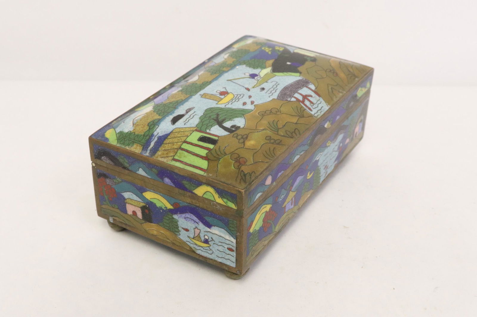 A vintage Chinese cloisonne box (1 of 10)