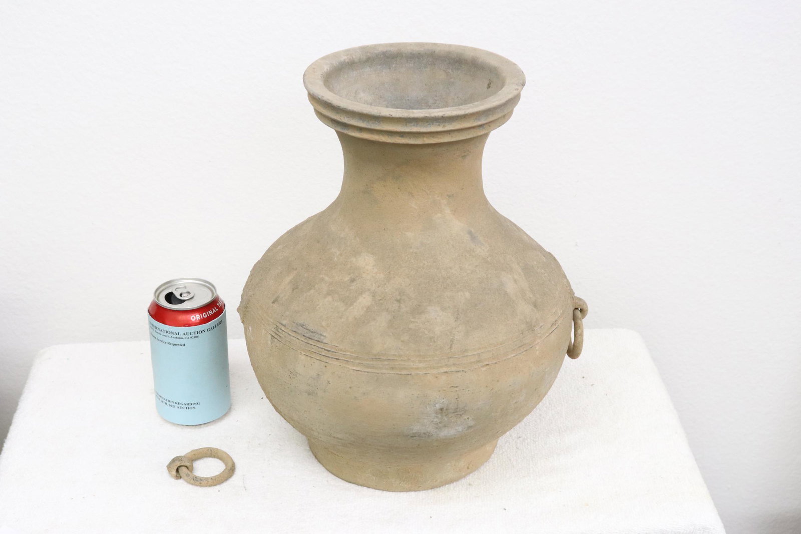 Chinese Han pottery jar: Chinese Han pottery jar, one handle damage, 13.15"Hx11.5"x10.75"