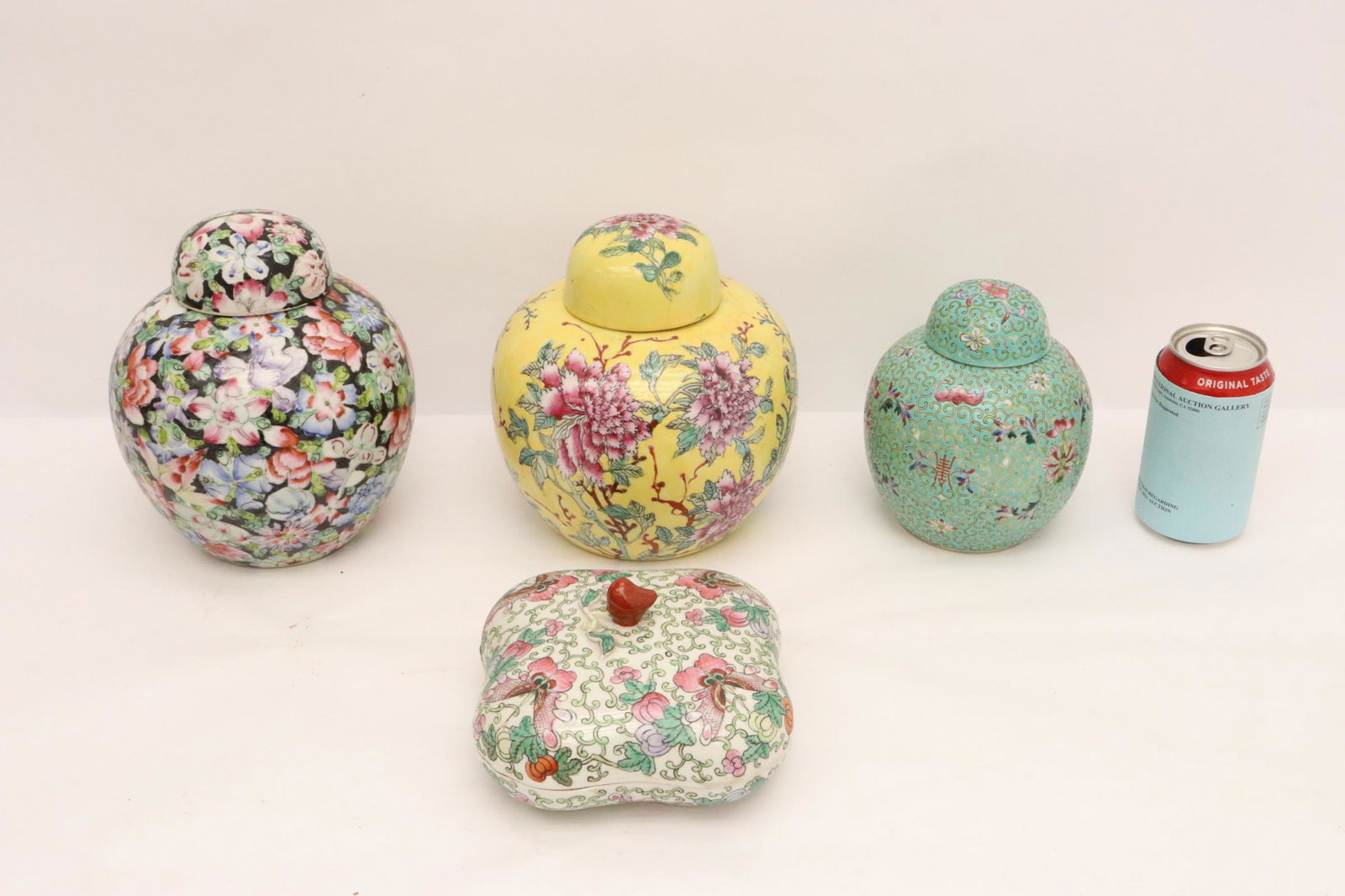 4 Chinese famille rose porcelain pieces (1 of 10)