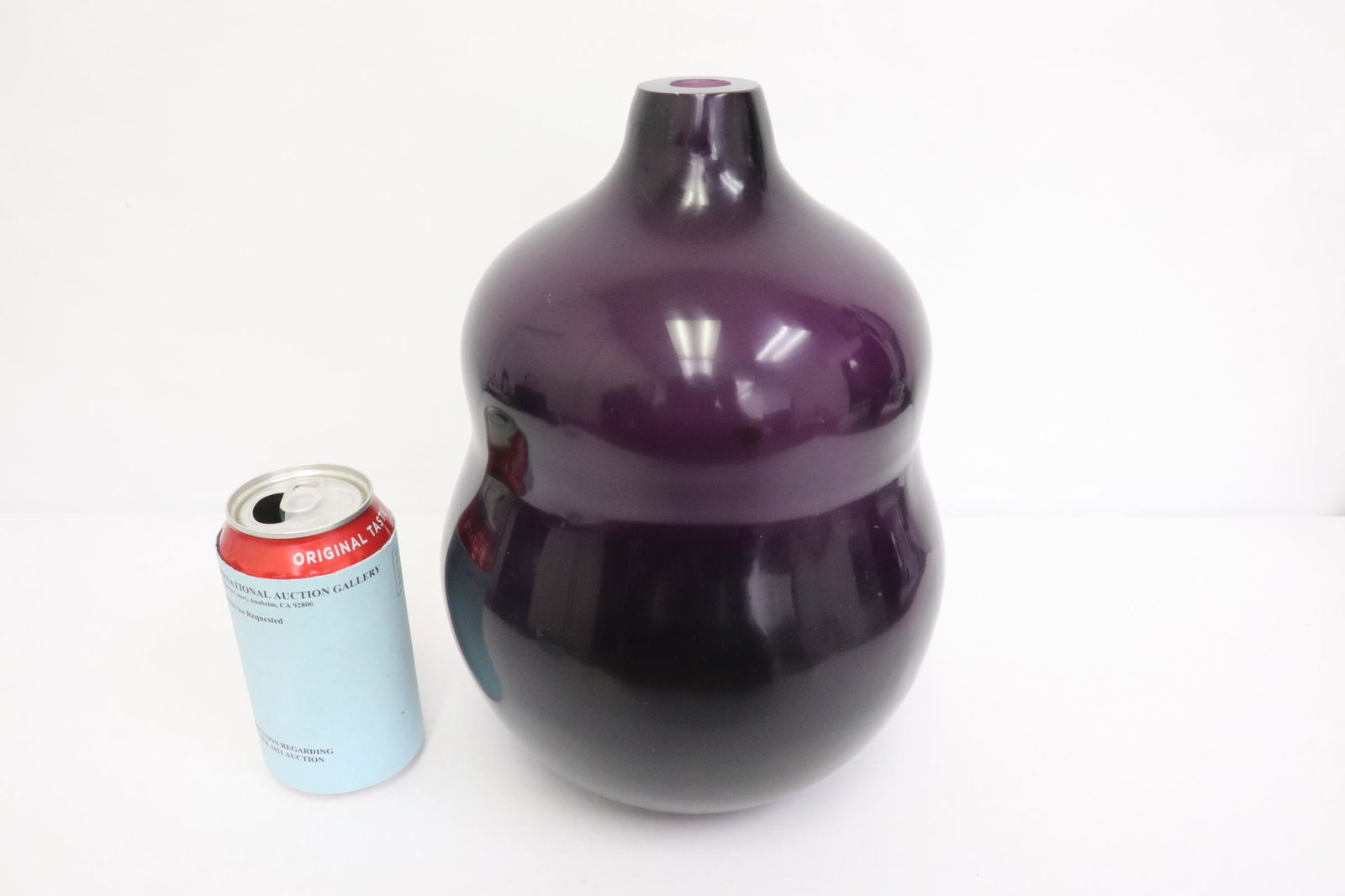 A rare amethyst Peking glass vase by Robert Kuo: A rare amethyst Peking glass gourd shape vase by Robert Kuo, 10.5"Hx7.25"dia