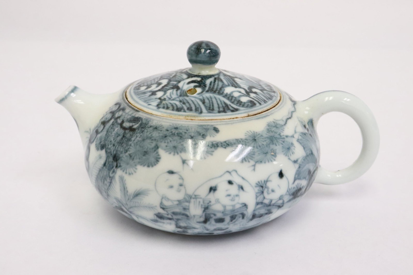 Small blue and white porcelain teapot (1 of 9)