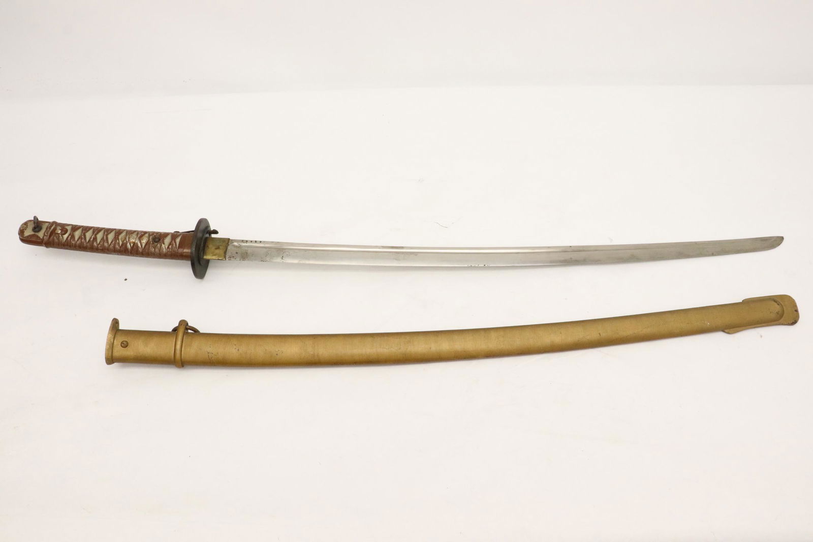 Japanese WWII samurai sword with blood grove (1 of 12)