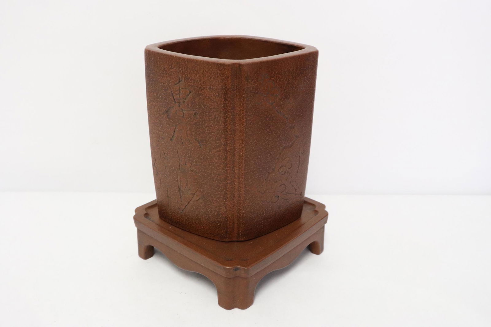 Chinese Yixing brush holder with stand (1 of 11)