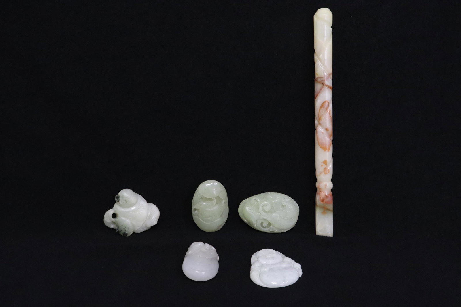 5 jade/ jadeite carved ornaments & an agate spatula (1 of 11)