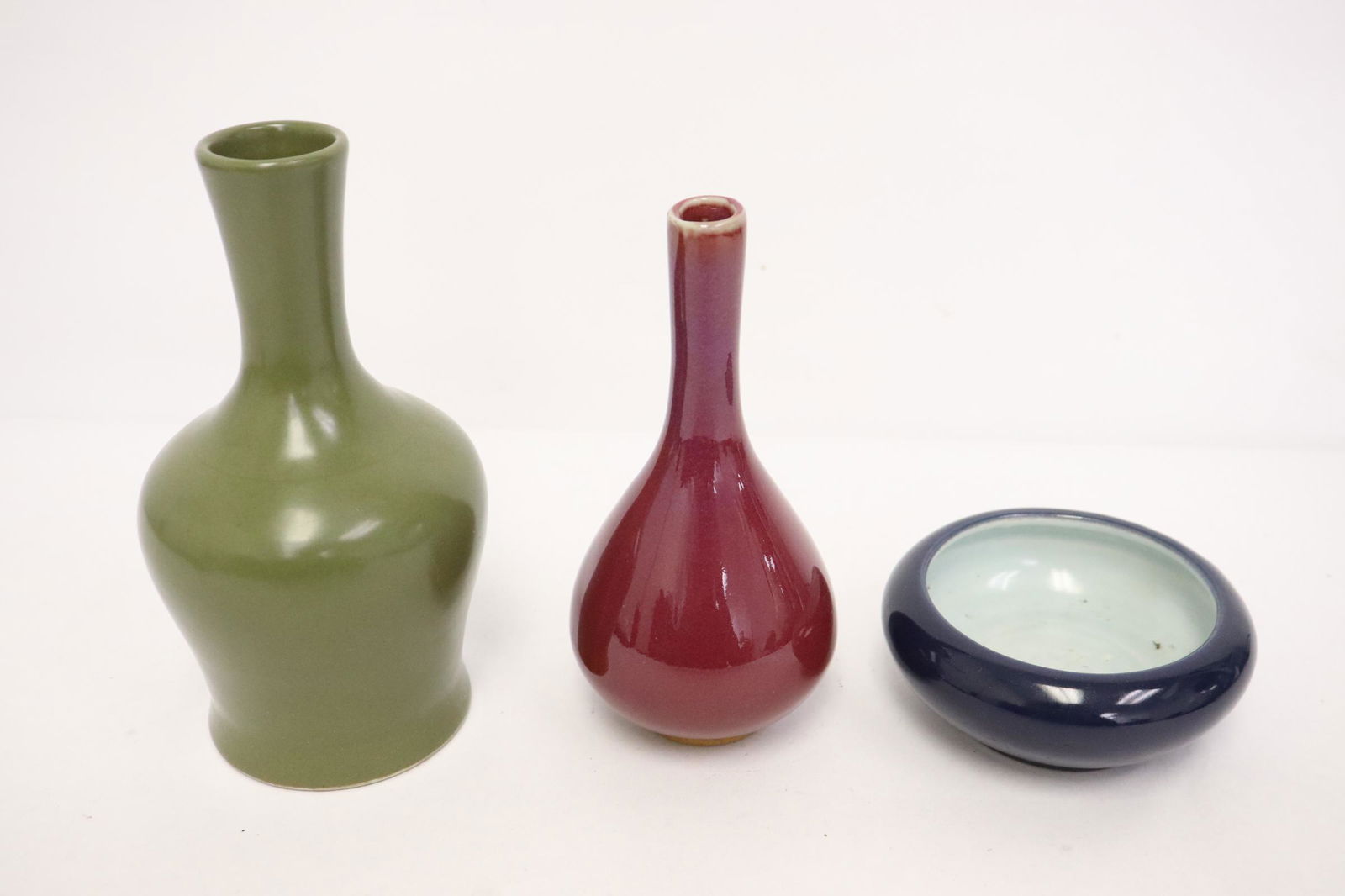 2 Chinese small porcelain vases, and a brush wash (1 of 11)