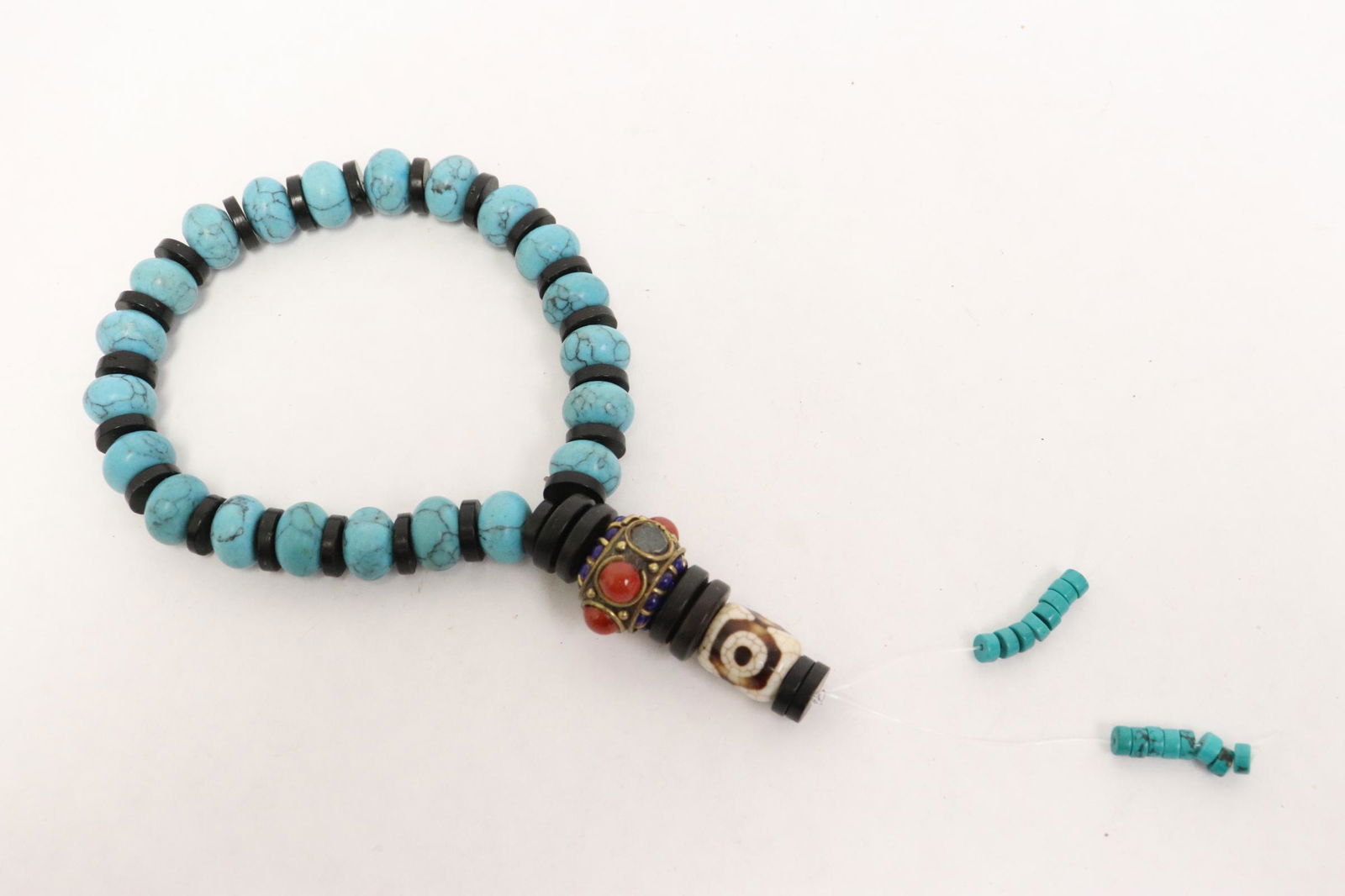 Turquoise like bead bracelet (1 of 9)