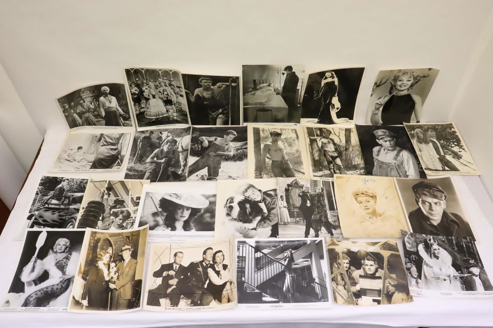 ~25 movie promotion photos and stills (1 of 14)