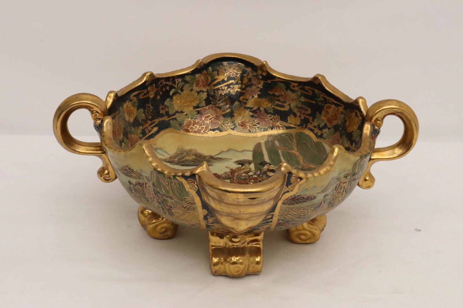 Large satsuma style handled bowl (1 of 10)