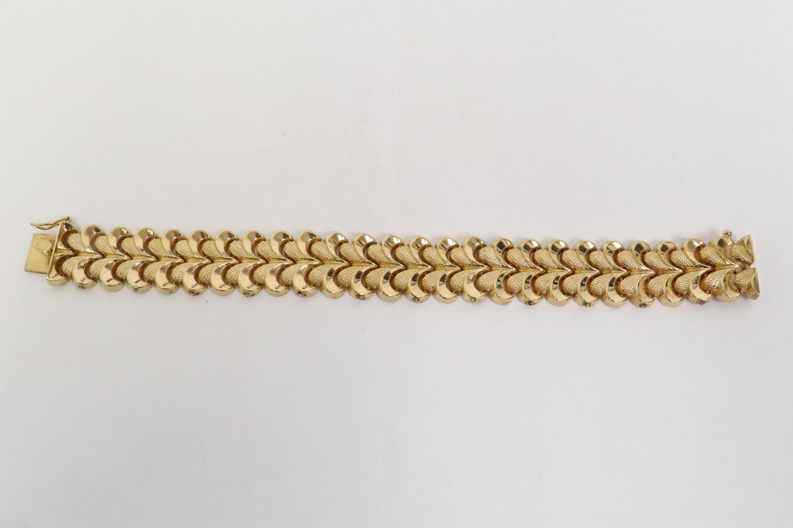 18K Y/G butterfly link bracelet (1 of 10)