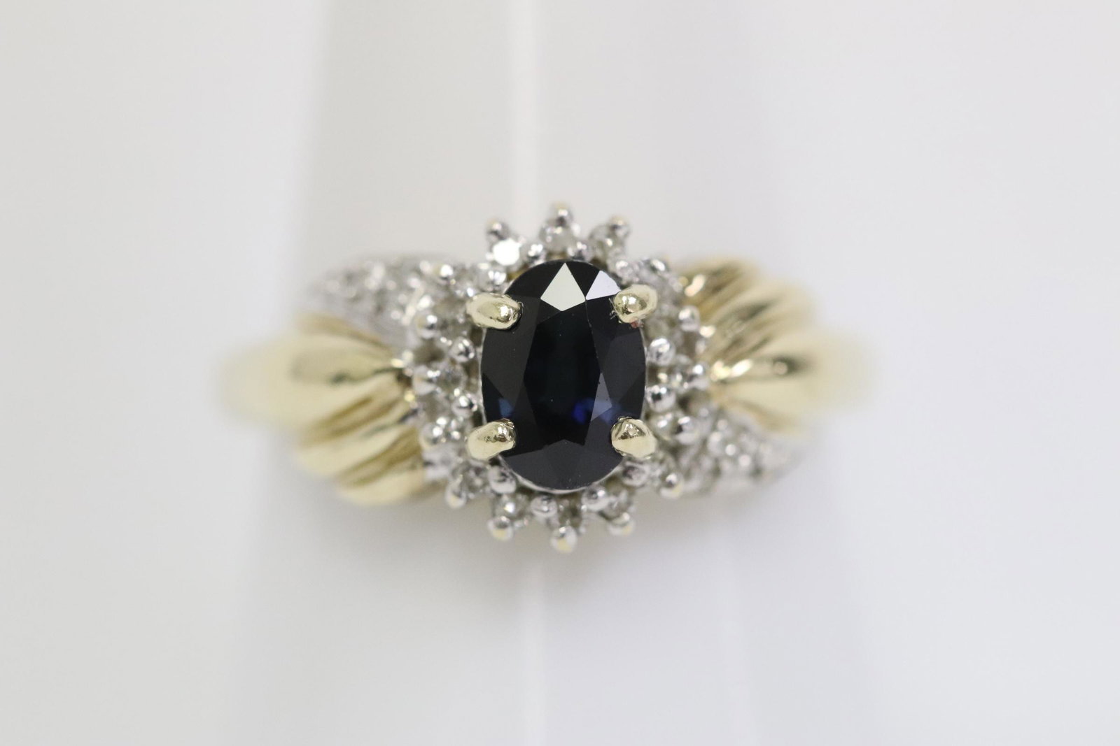 10K Y/G sapphire diamond ring (1 of 10)