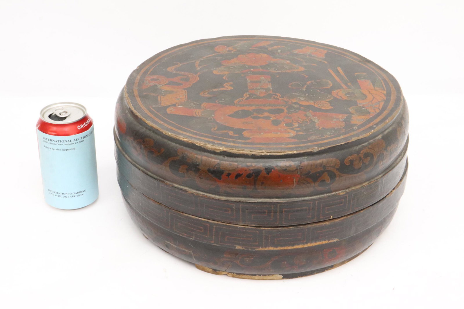 Antique Chinese painted lacquer round box (1 of 8)