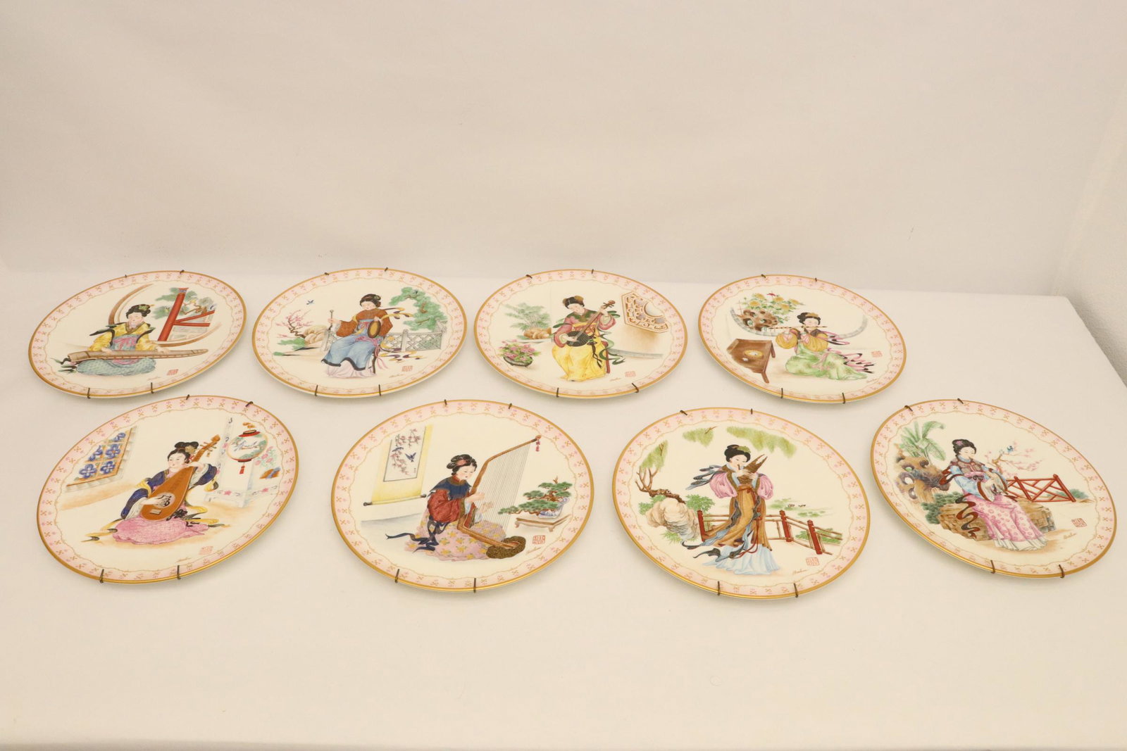 Set of 8 Chinese collector plates (1 of 9)