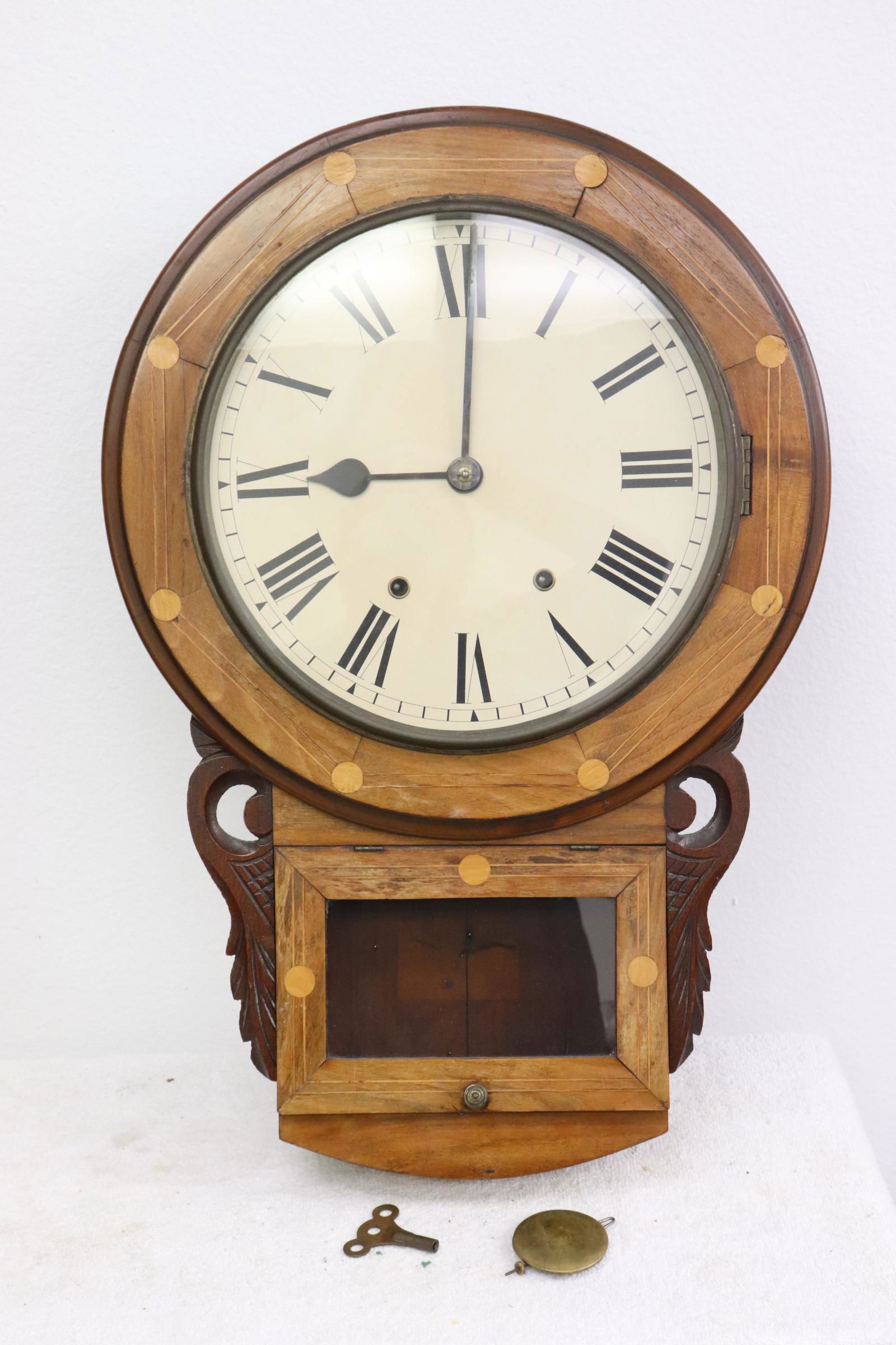 Fine American wall clock with English mechanism (1 of 7)