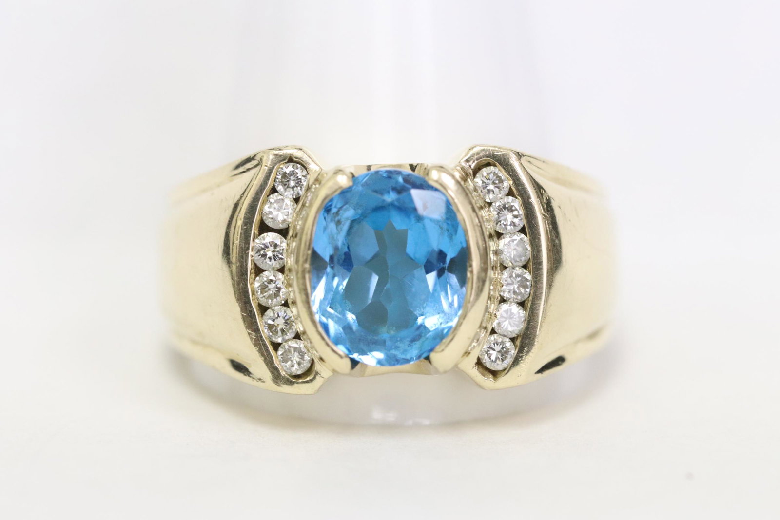 A very heavy 14K Y/G topaz diamond ring (1 of 10)