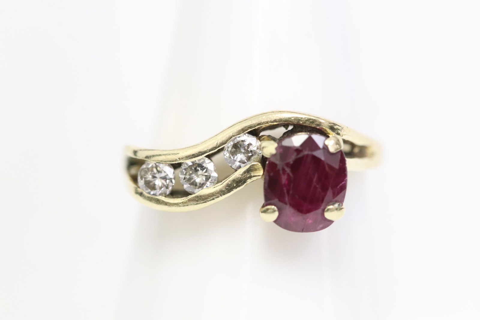 14K ruby diamond ring (1 of 8)