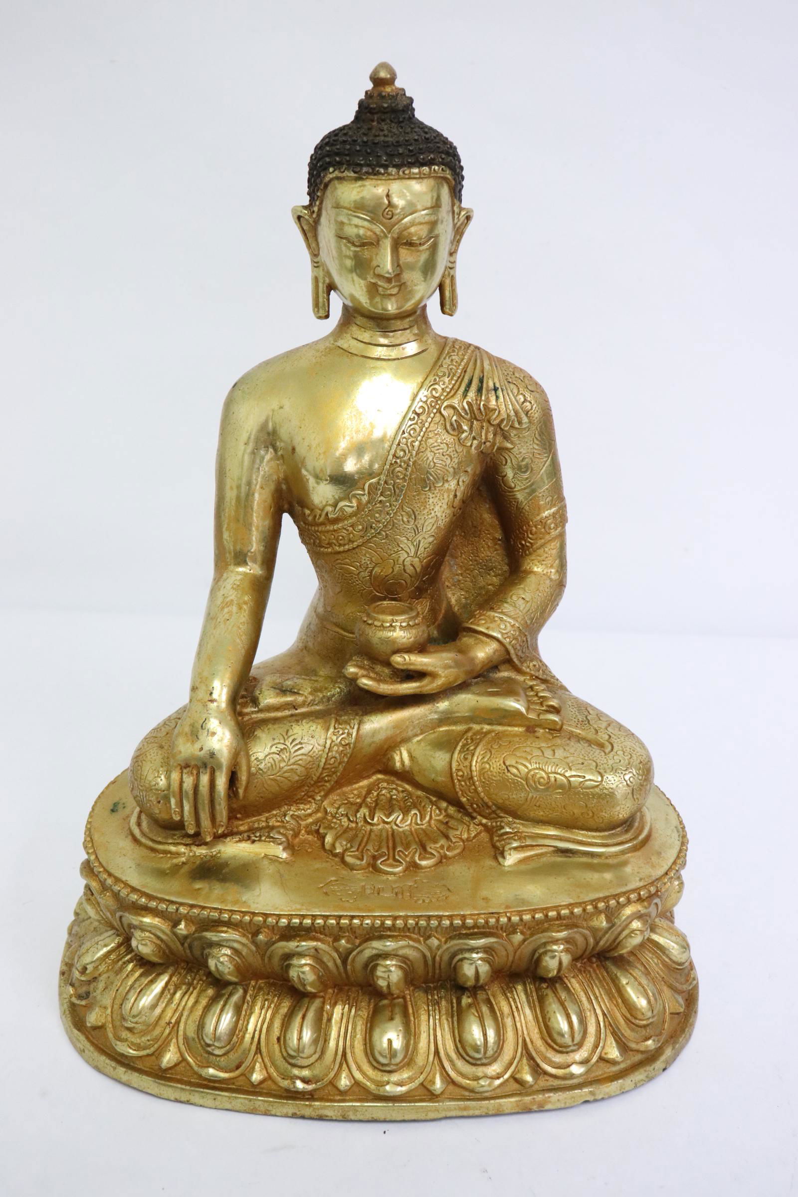 Large Chinese gilt bronze sculpture of deity (1 of 11)
