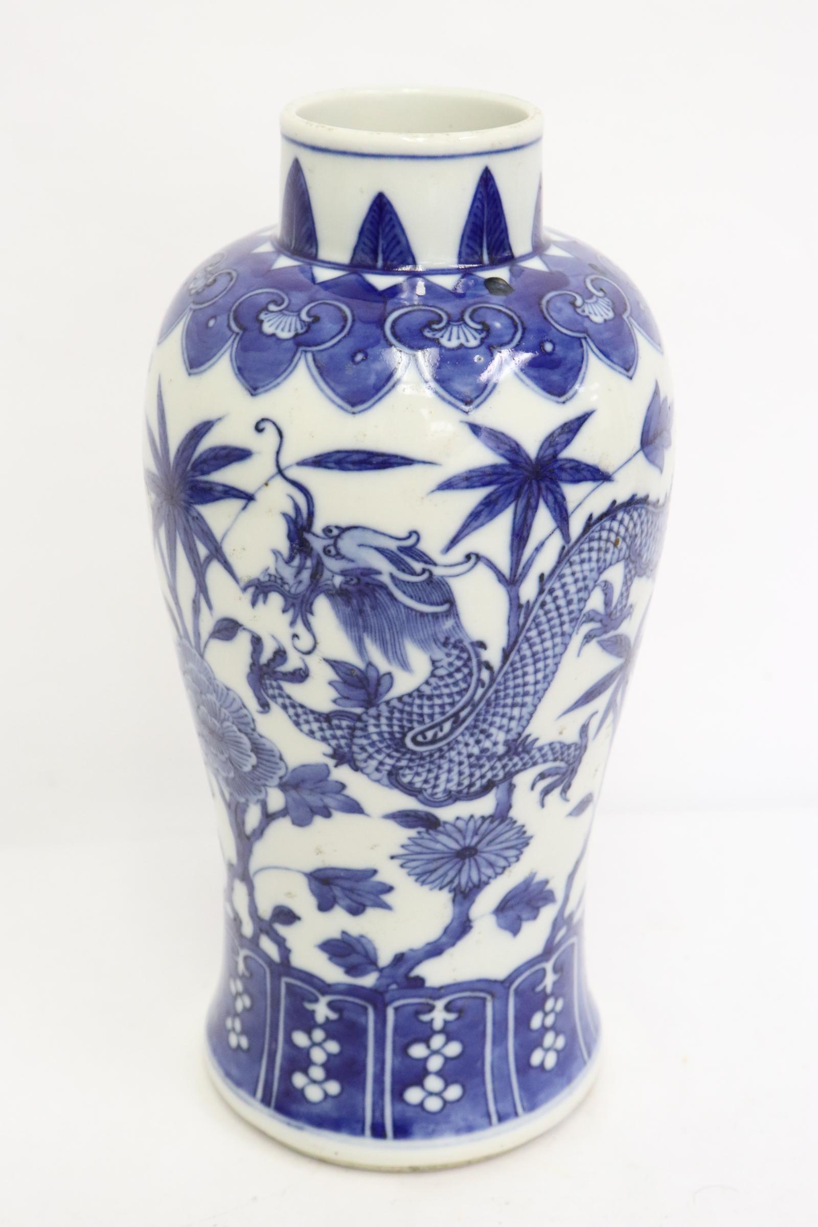 Chinese b&w porcelain vase, Daoguang period (1 of 10)