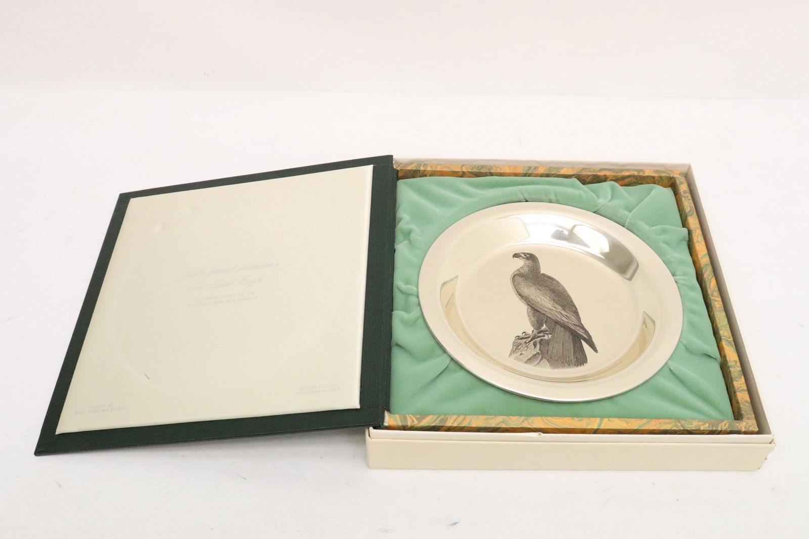 A Franklin mint sterling plate, wt. 181gm (1 of 10)