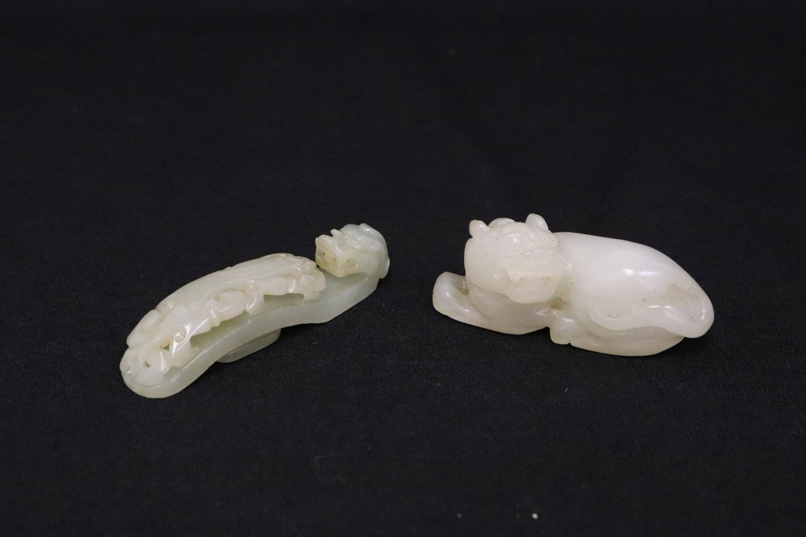 Chinese celadon jade carved belt buckle, & a qilin (1 of 11)