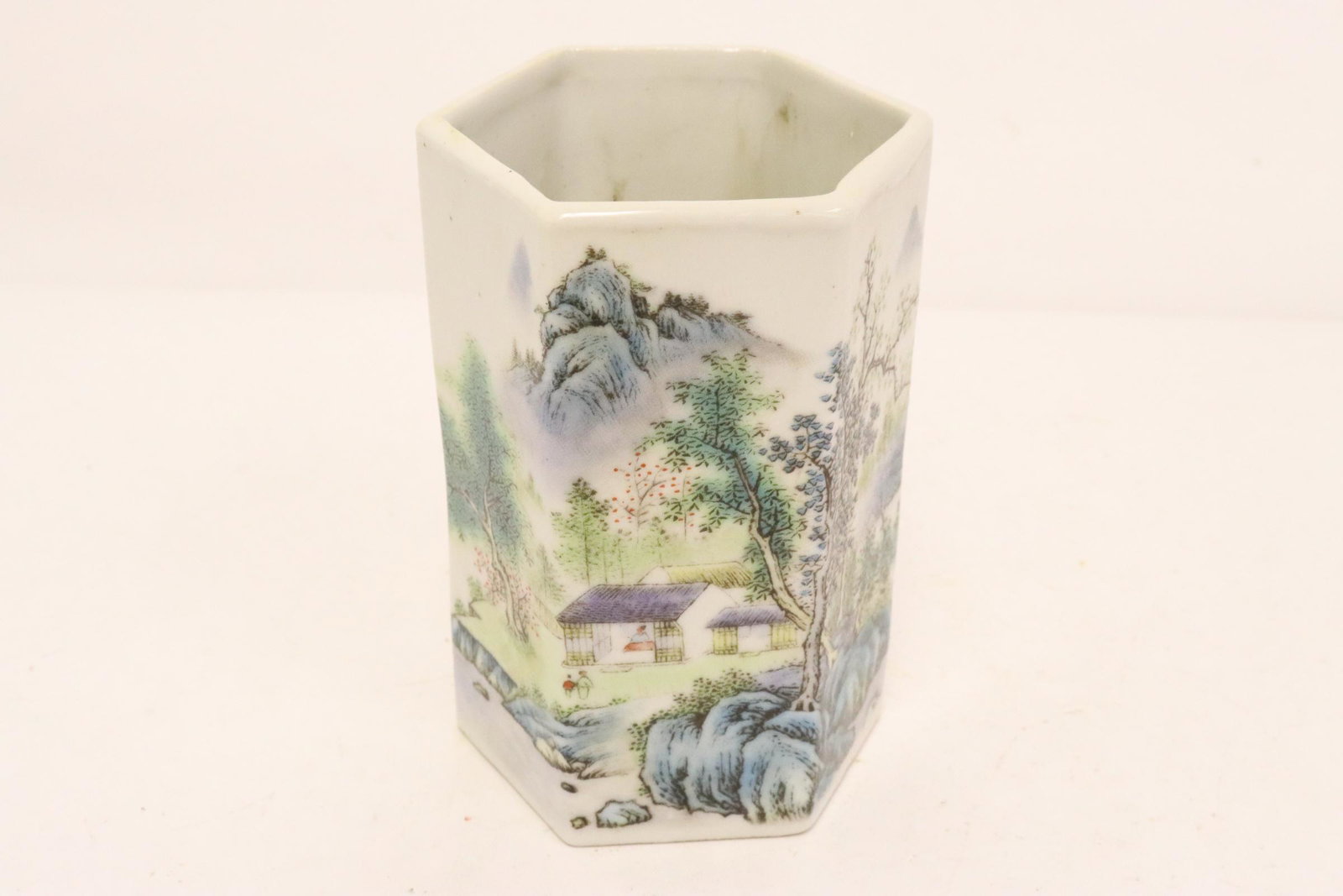 Famille rose porcelain hexagonal brush holder (1 of 9)