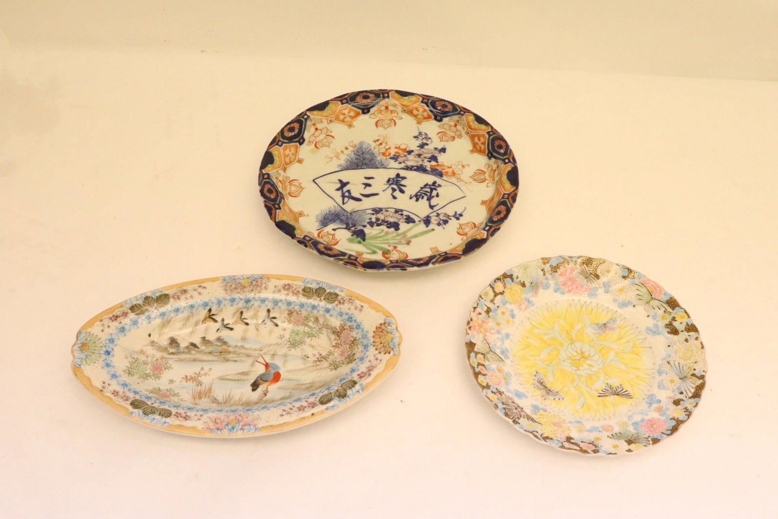 2 Japanese antique kutani plates, & an imari plate (1 of 10)