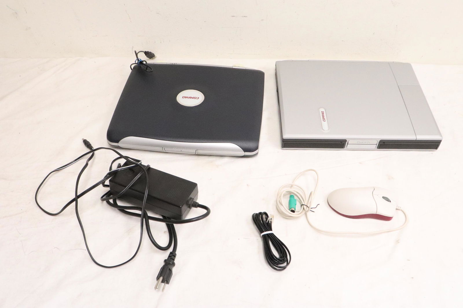 2 Compaq laptop computer (1 of 12)