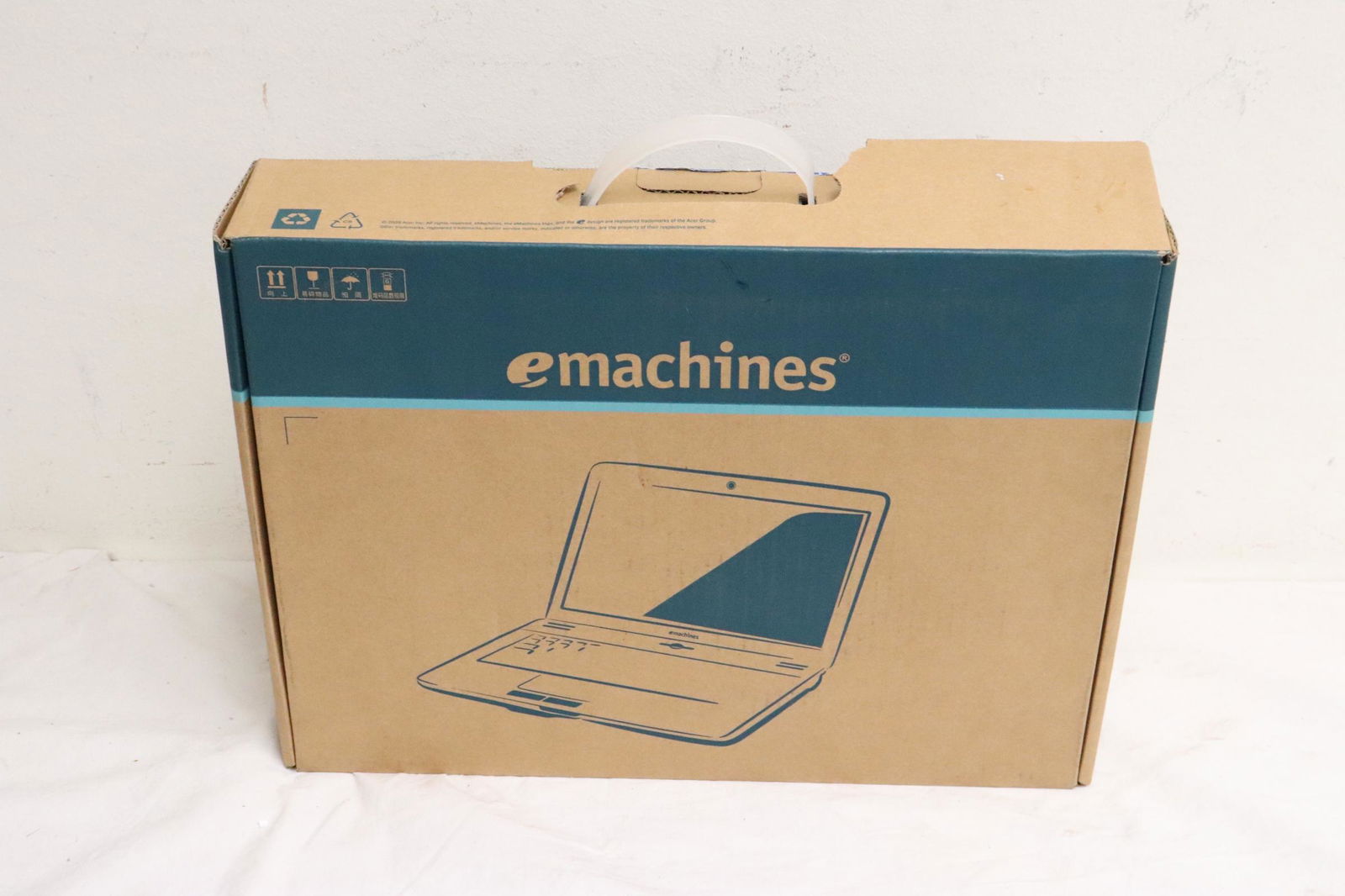 An emachine laptop computer (1 of 11)