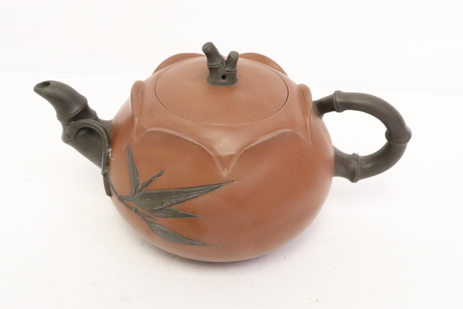 A fine Yixing teapot (1 of 9)