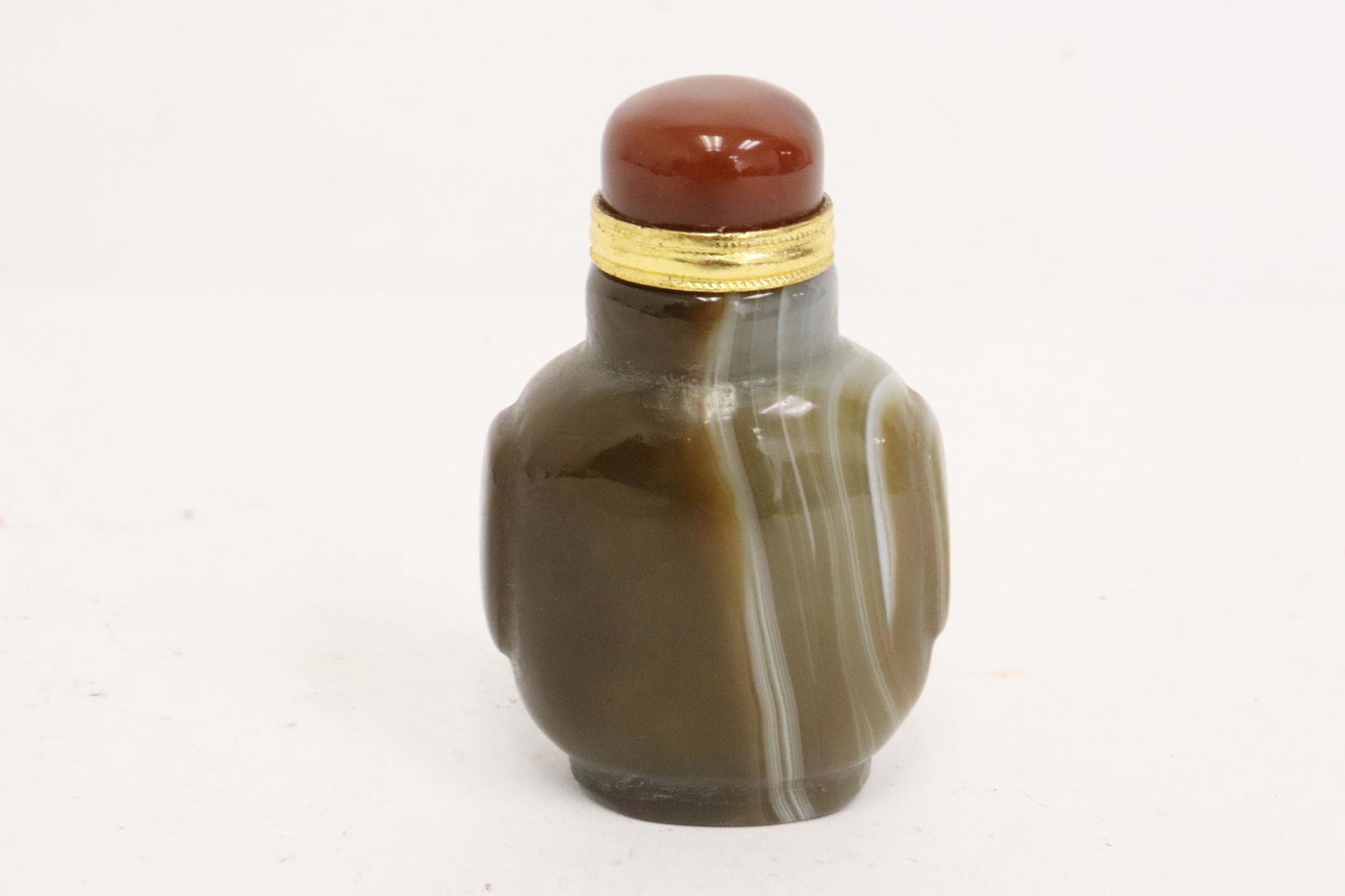 Chinese agate snuff bottle (1 of 9)