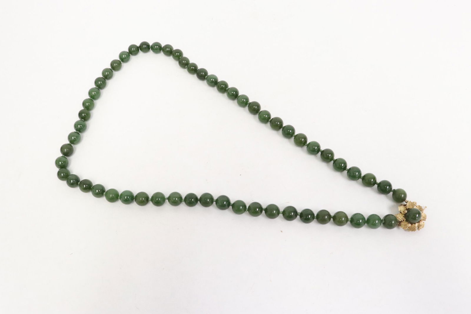 Chinese jade bead necklace w/ a large 14K clasp (1 of 10)