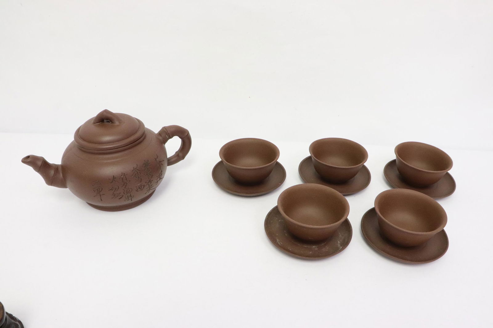 Chinese Yixing teapot & 5 teacups w/ underplates (1 of 11)