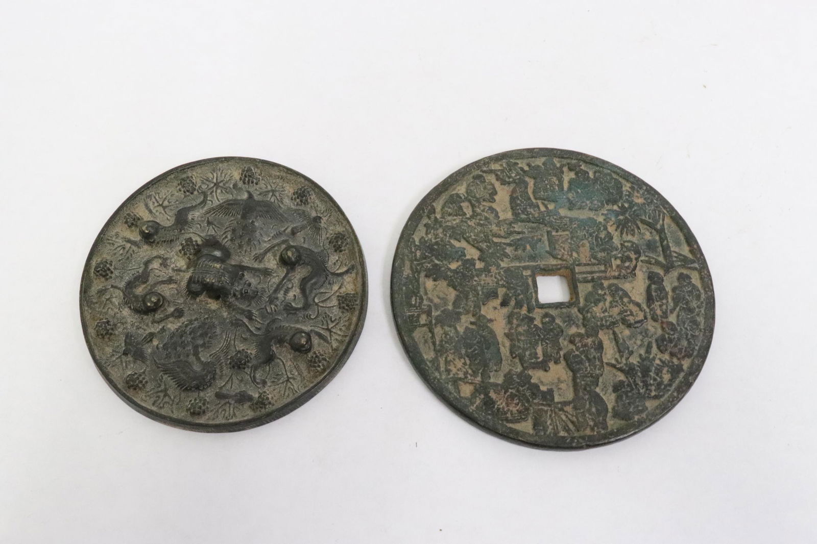 2 bronze mirrors (1 of 9)