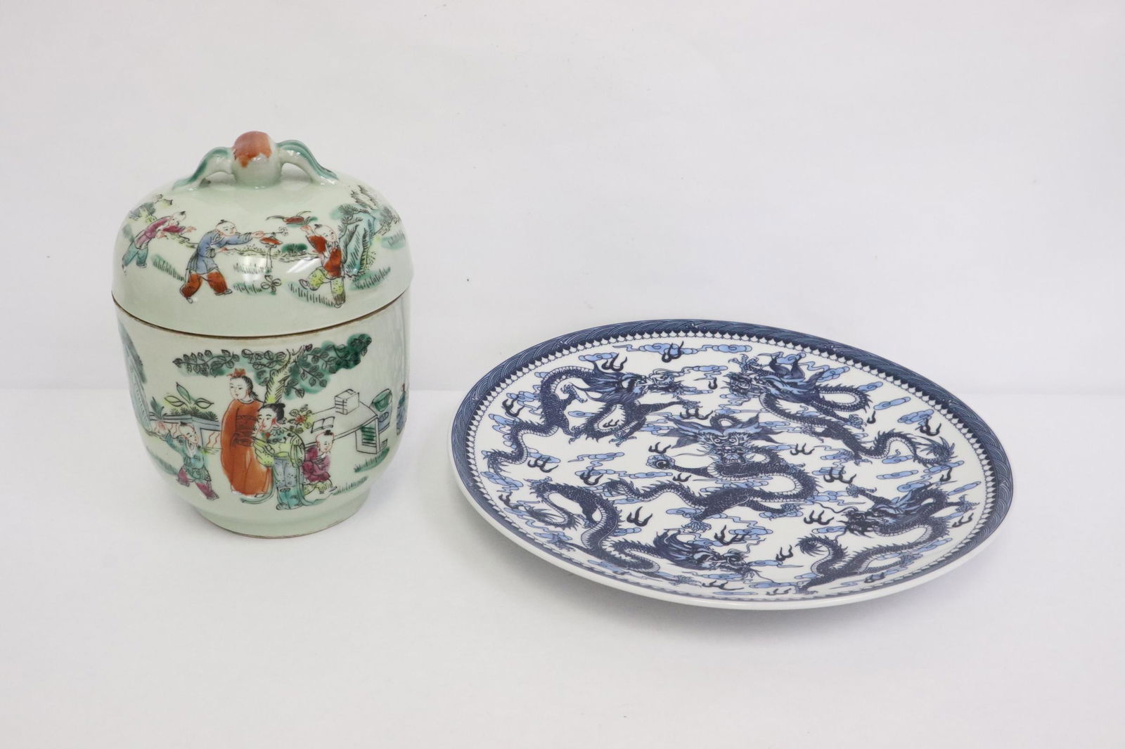 Famille rose covered box, and a blue and white plate (1 of 14)