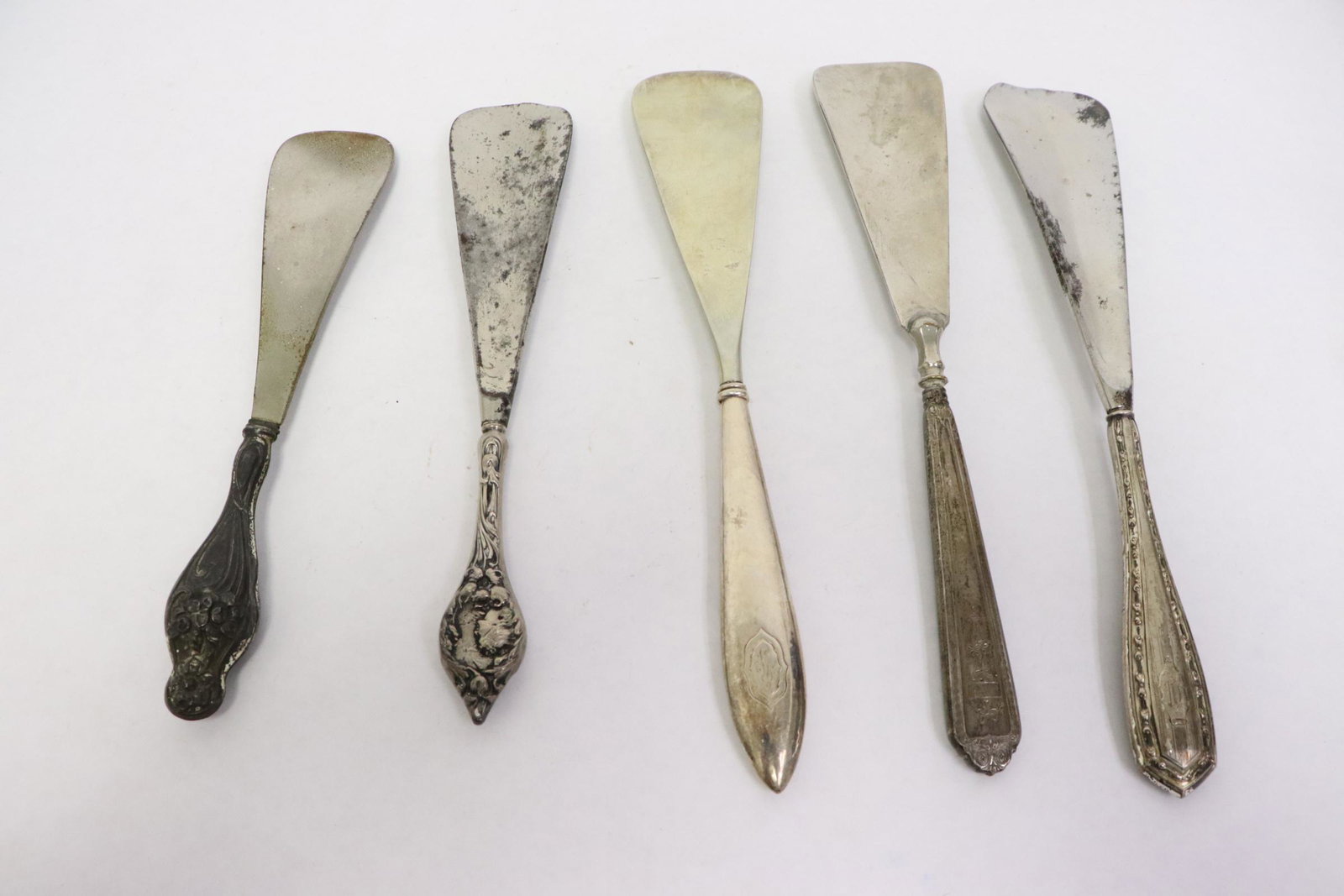5 sterling handled shoe horns (1 of 10)