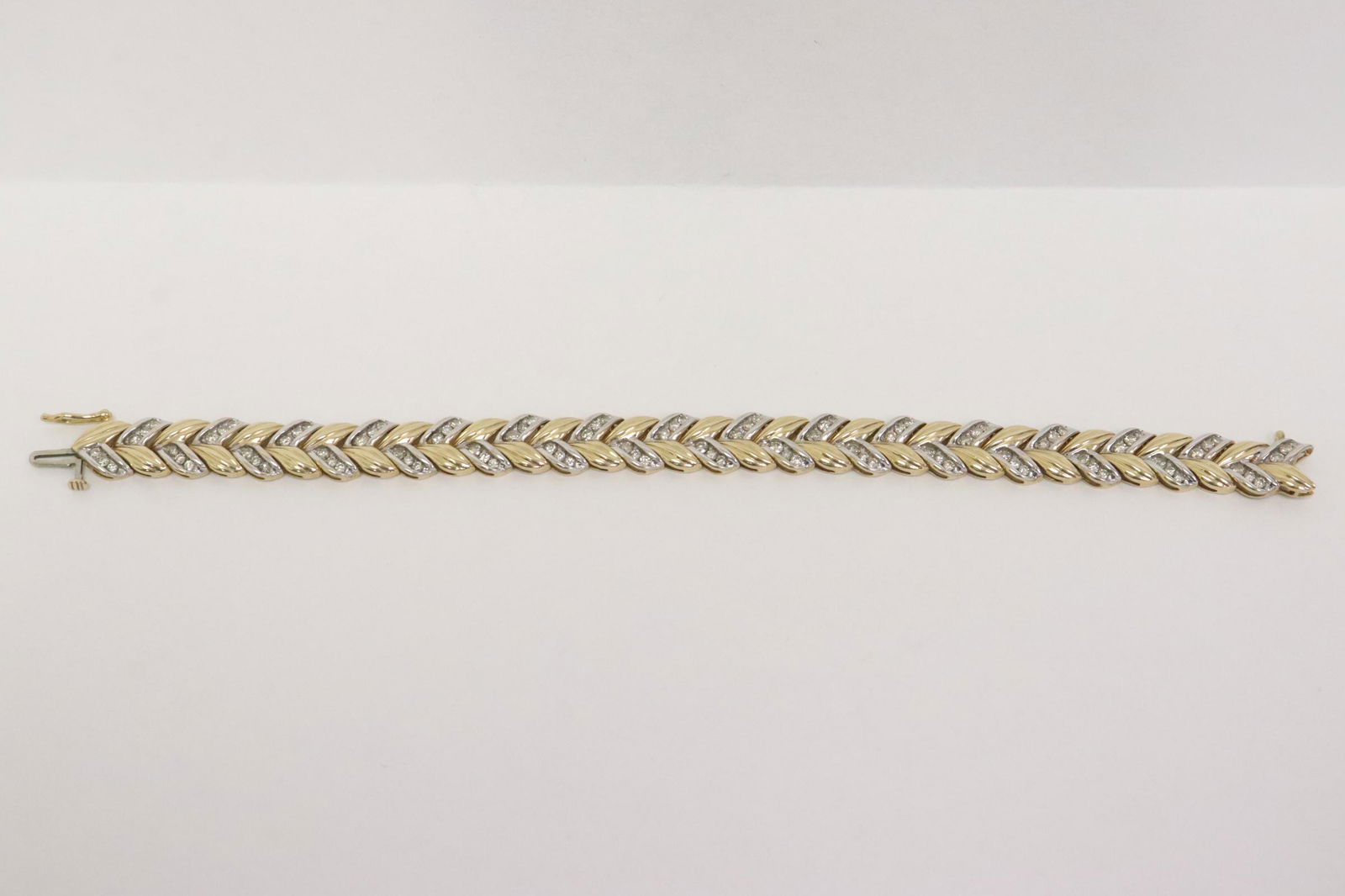 A 10K Y/G diamond bracelet (1 of 11)