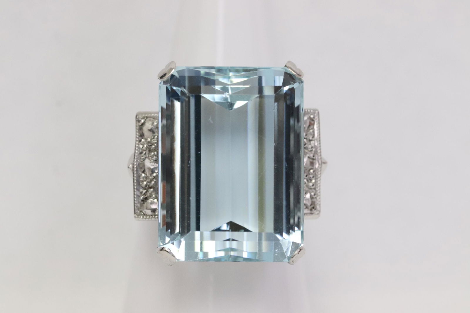 18K W/G aquamarine ring with GIA certificate (1 of 10)